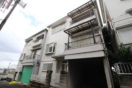 上六万寺町１３－９貸家外観写真