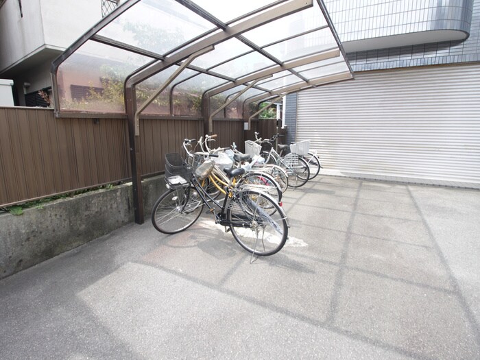 物件外観写真4　(駐輪場)