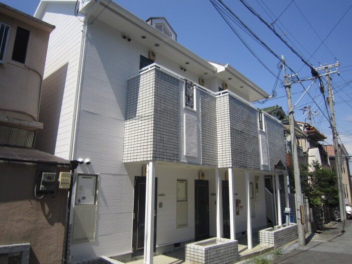 物件外観写真2　(エントランス部分)