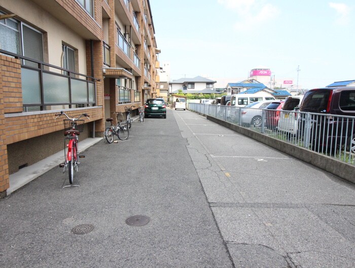 物件外観写真4　(駐輪場)