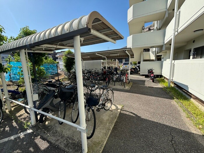 物件外観写真5　(駐輪場)