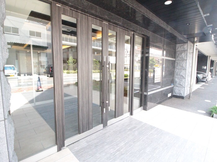 物件外観写真3　(エントランス部分)