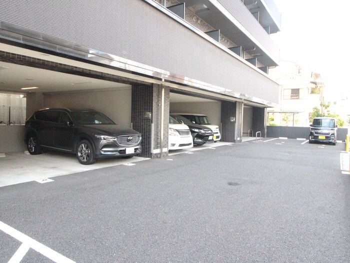 物件外観写真4　(駐車場)