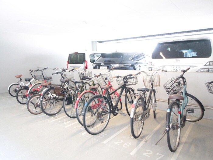 物件外観写真6　(駐輪場)