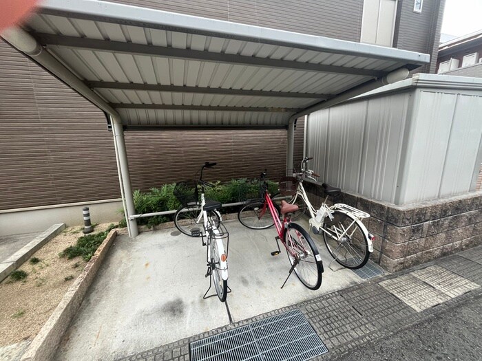物件外観写真4　(駐輪場)