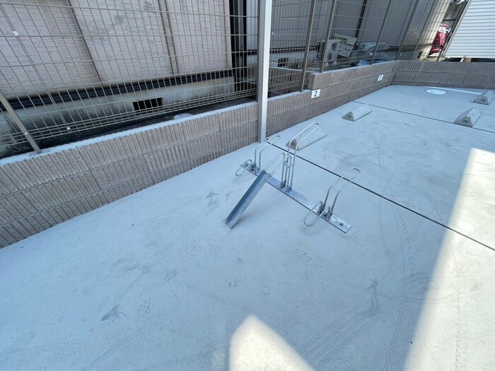 物件外観写真4　(駐輪場)
