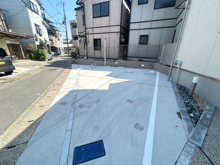 物件外観写真6　(駐車場)