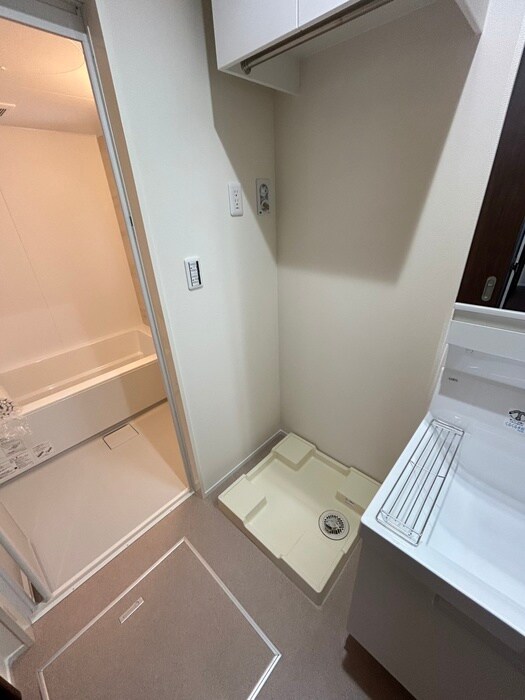 物件内観写真16　(洗濯機置場)