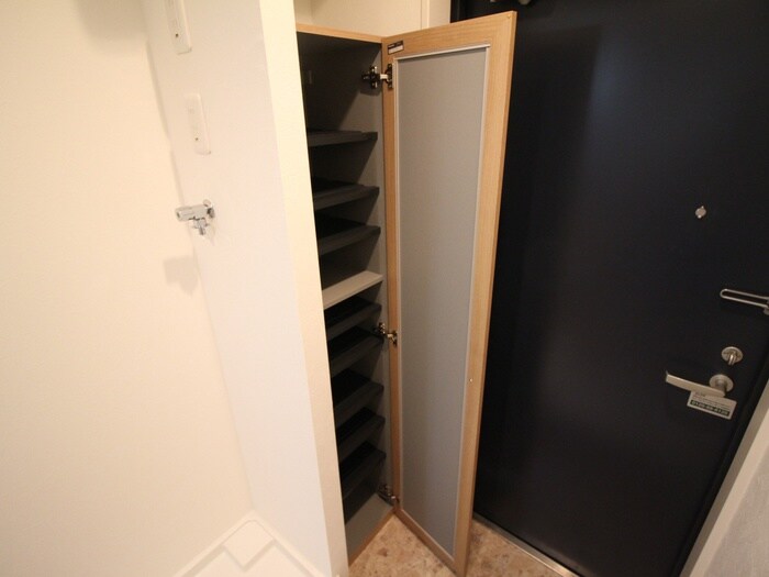 物件内観写真7　(玄関)