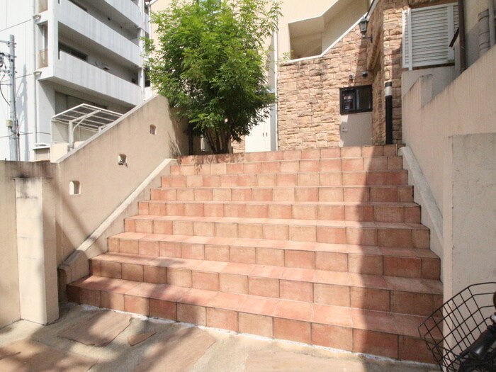 物件外観写真5　(エントランス部分)