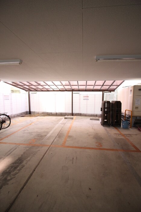 物件外観写真6　(駐車場)