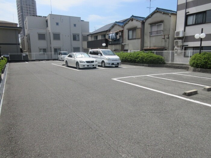 物件外観写真5　(駐車場)