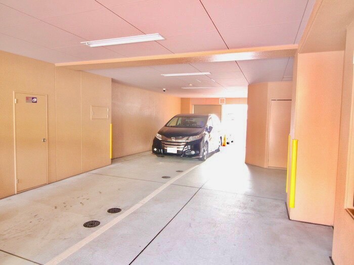 物件外観写真3　(駐車場)