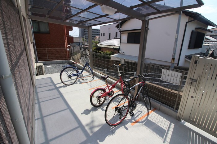 物件外観写真6　(駐輪場)