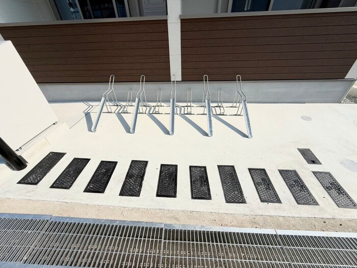 物件外観写真5　(駐輪場)