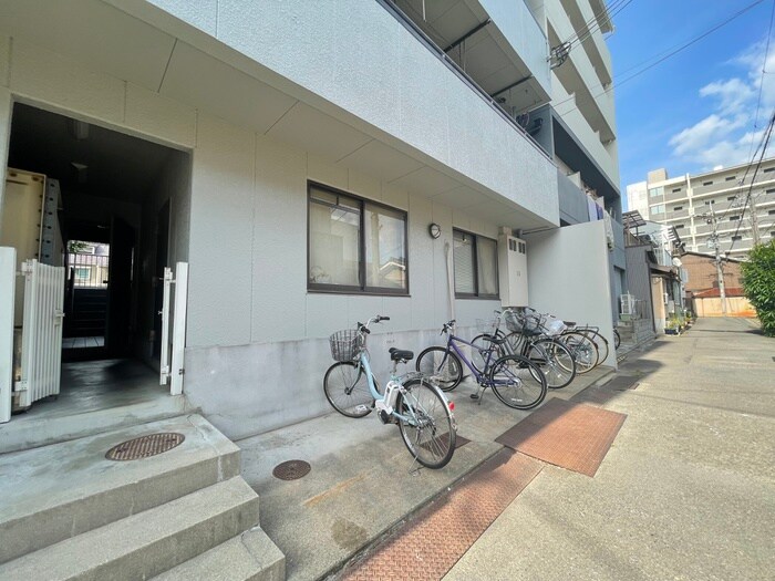 物件外観写真3　(駐輪場)