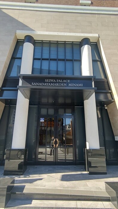 物件外観写真4　(エントランス部分)