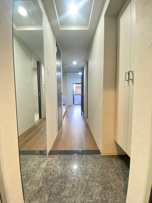 物件内観写真11　(玄関)