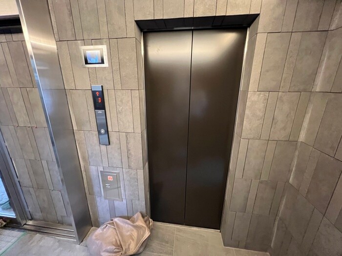 物件外観写真4　(エントランス部分)