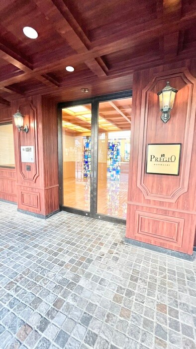 物件外観写真2　(エントランス部分)