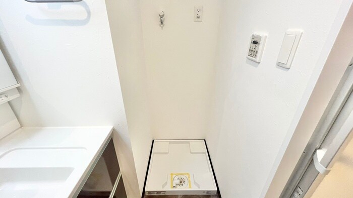 物件内観写真12　(洗濯機置場)