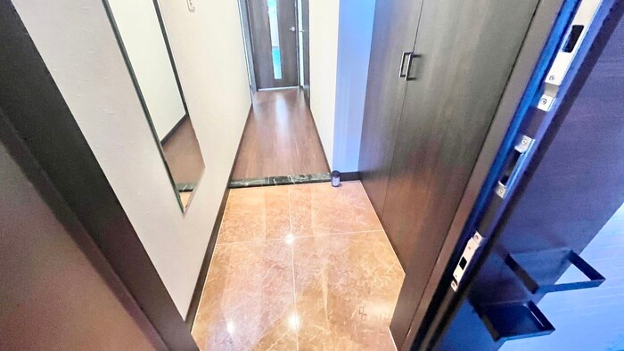 物件内観写真14　(玄関)