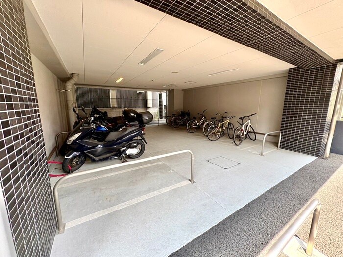 物件外観写真5　(駐輪場)