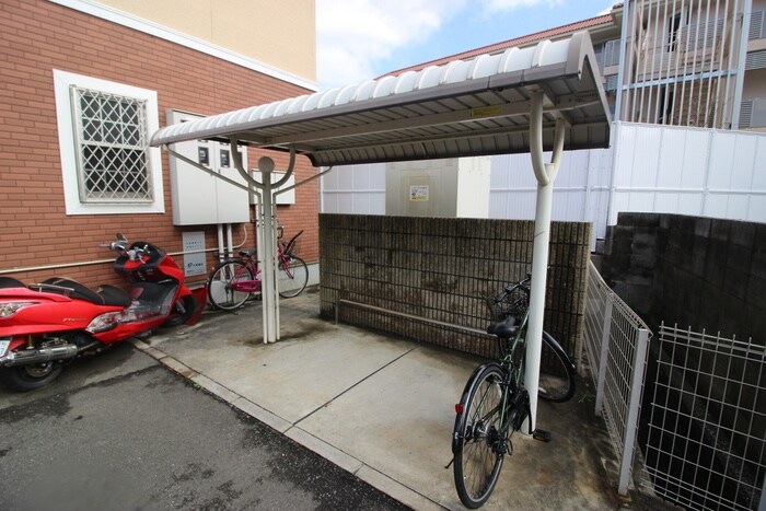 物件外観写真4　(駐輪場)