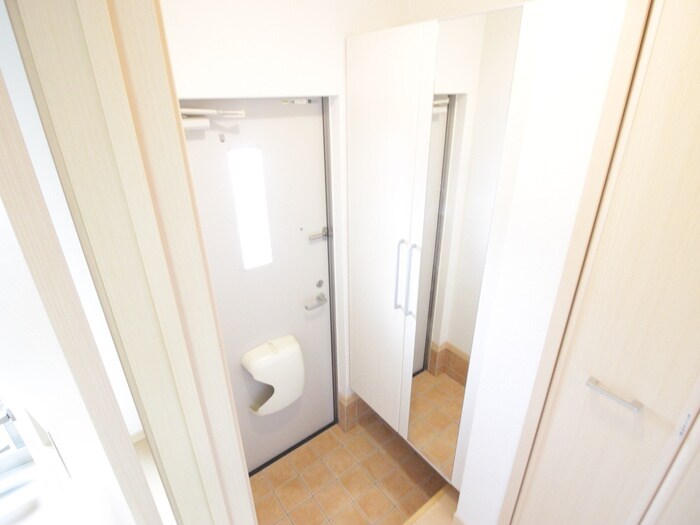 物件内観写真17　(玄関)