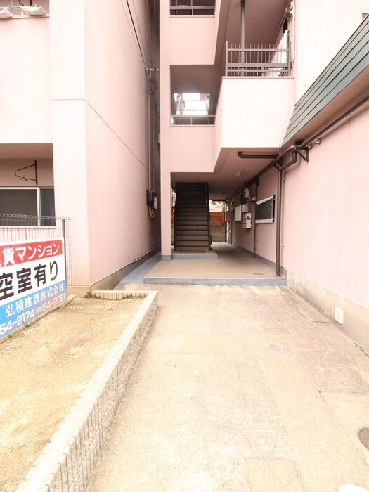 物件外観写真3　(エントランス部分)