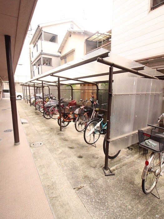 物件外観写真4　(駐輪場)