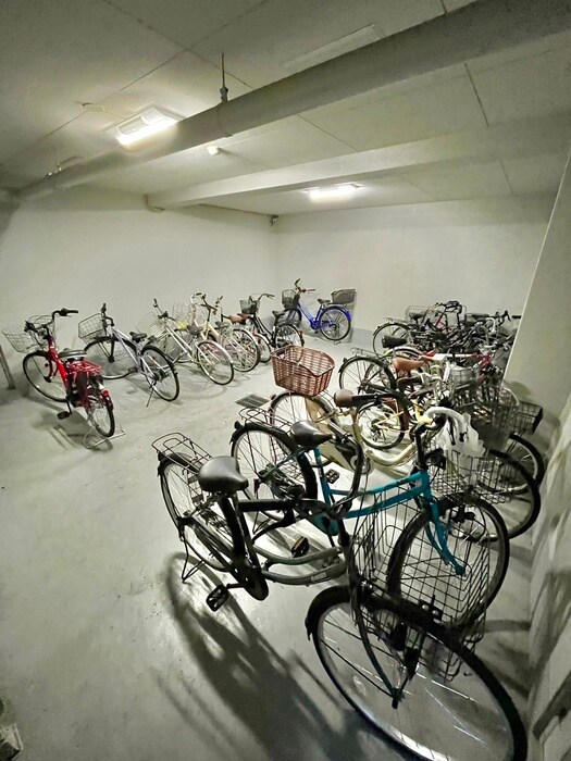 物件外観写真3　(駐輪場)