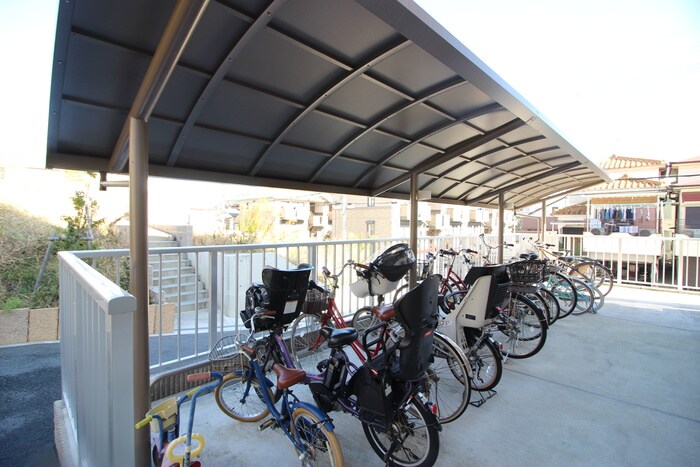 物件外観写真4　(駐輪場)