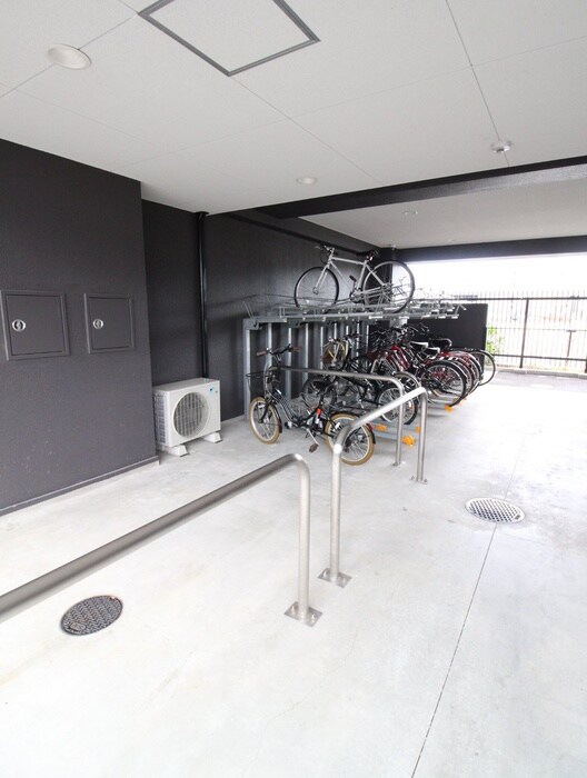 物件外観写真3　(駐輪場)