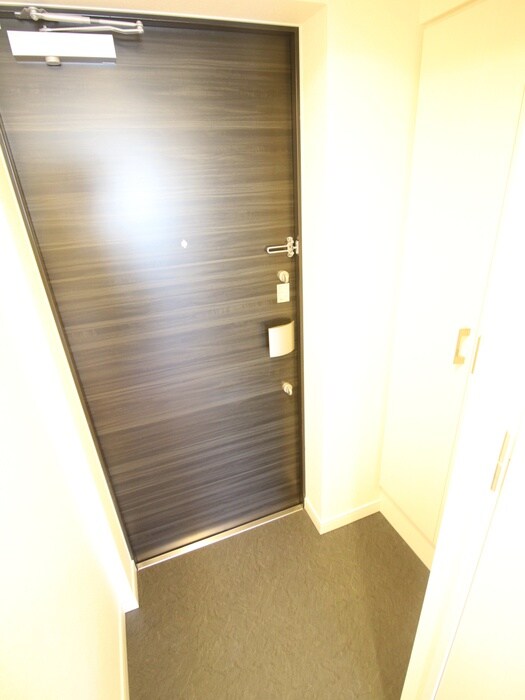 物件内観写真13　(玄関)