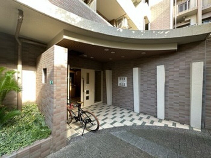 物件外観写真2　(エントランス部分)