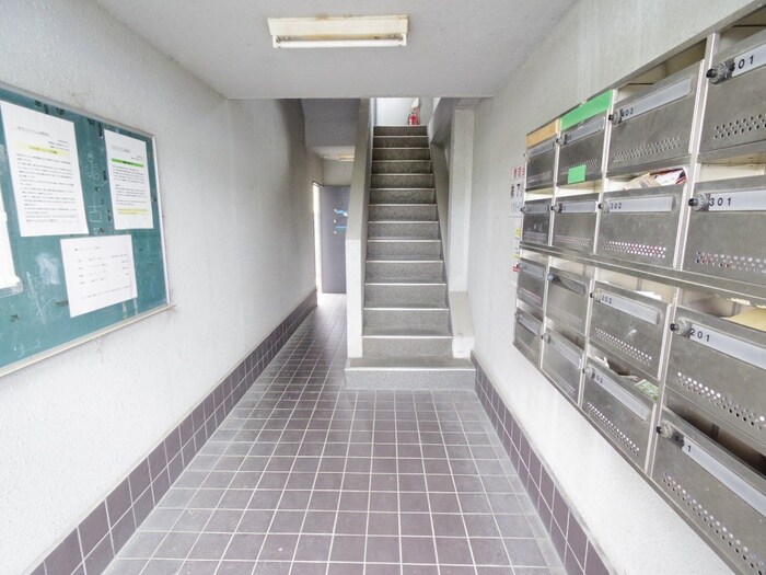 物件外観写真4　(エントランス部分)