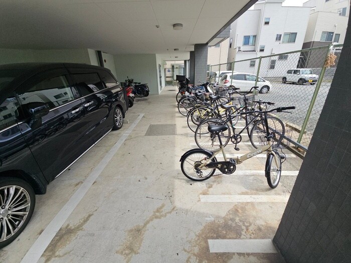 物件外観写真4　(駐輪場)