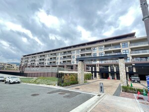 ｳﾞｪﾚｰﾅｼﾃｨ夙川ﾊﾟｰｸﾅｰﾄﾞ(320)外観写真