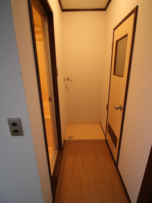 物件内観写真15　(洗濯機置場)