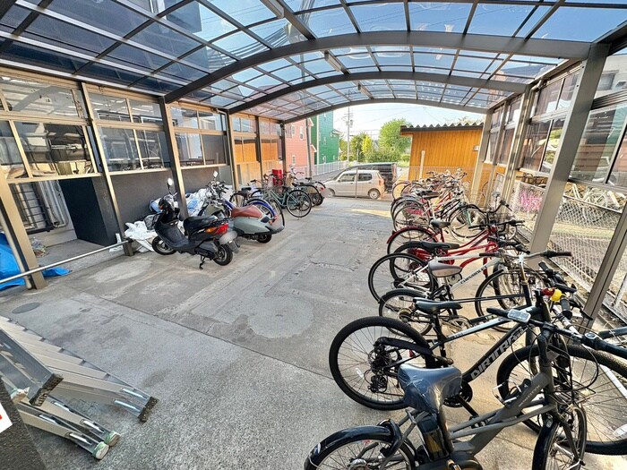 物件外観写真6　(駐輪場)