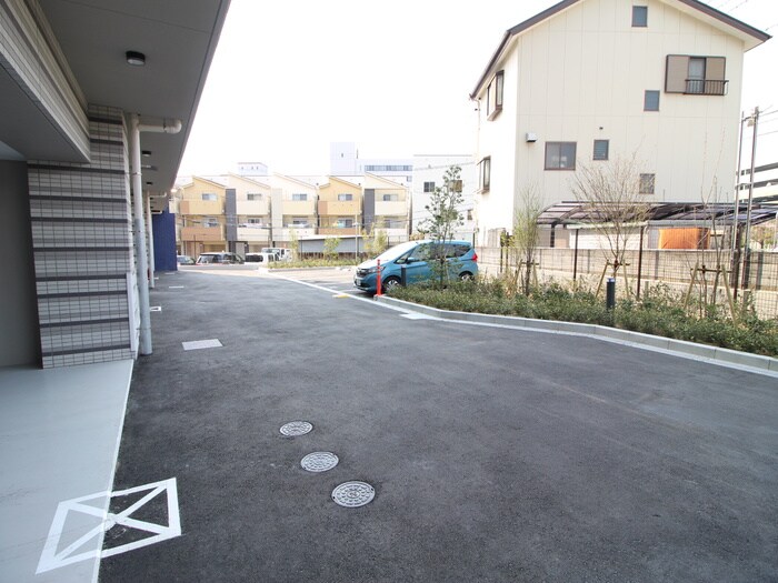 物件外観写真5　(駐車場)