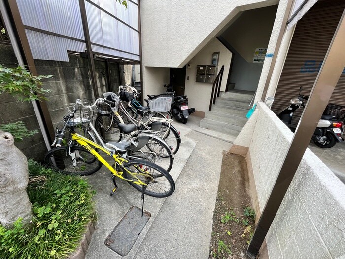 物件外観写真3　(エントランス部分)