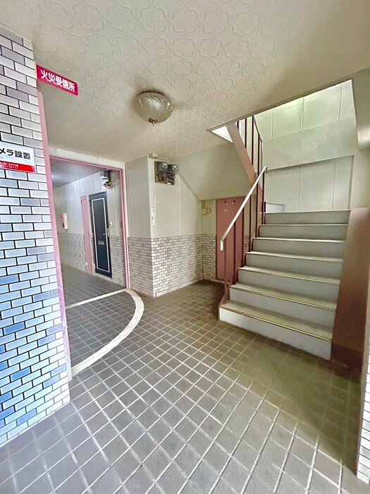 物件外観写真5　(エントランス部分)