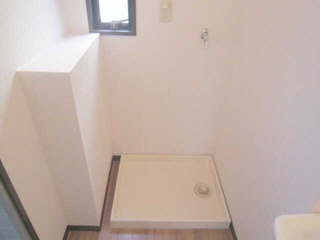 物件内観写真8　(洗濯機置場)