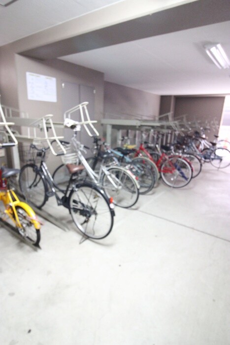 物件外観写真4　(駐輪場)