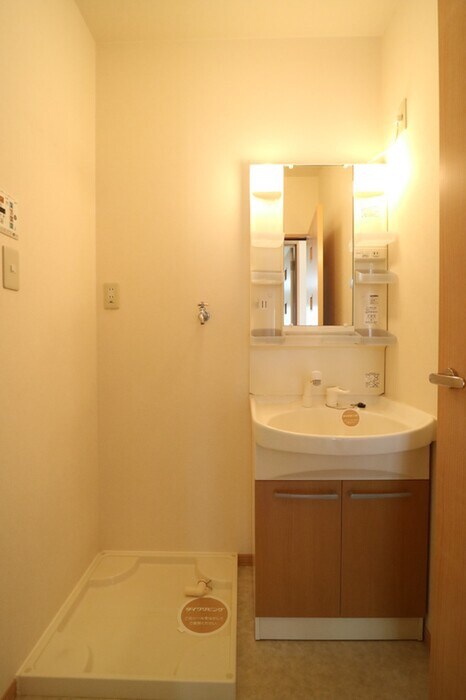 物件内観写真12　(洗濯機置場)