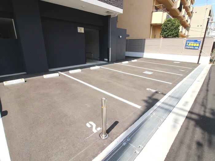 物件外観写真4　(駐車場)