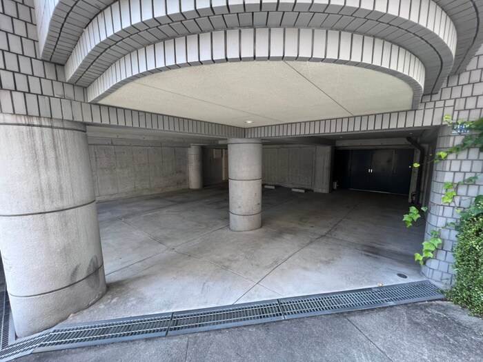 物件外観写真3　(駐車場)