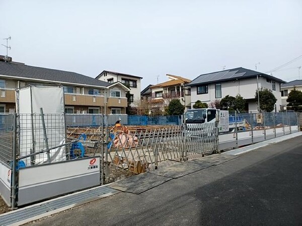 建築中